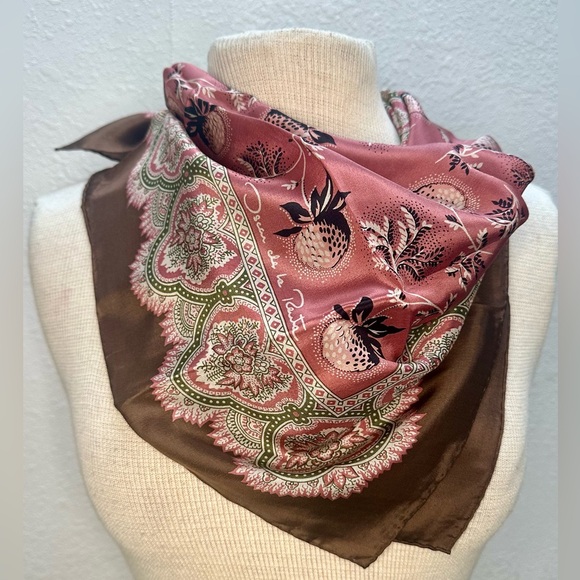 Oscar de la Renta Accessories - Vintage Oscar de la Renta 100% Silk Scarf